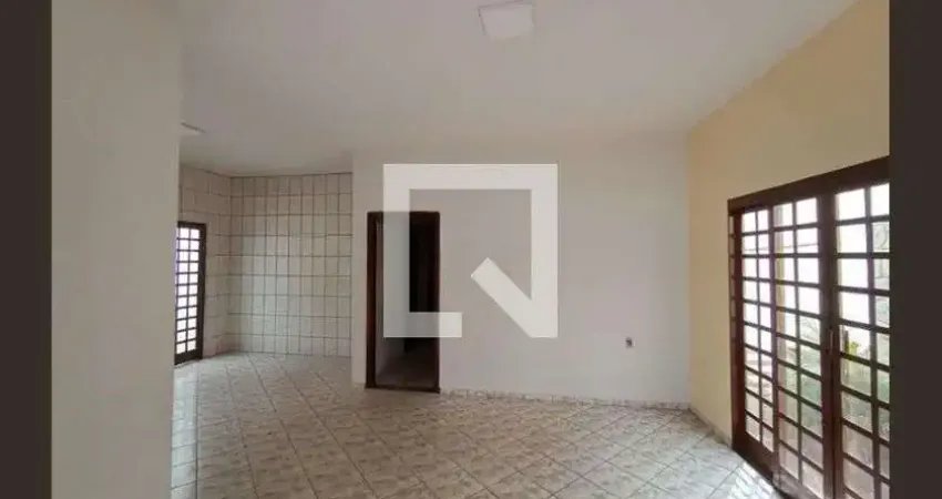Casa para Aluguel - Jardim Patricia, 3 Quartos, 150 m² - Uberlândia