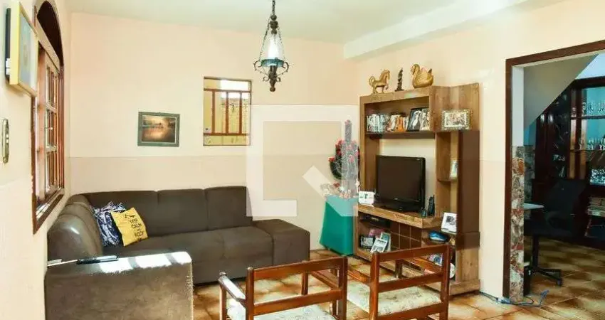 Casa com 3 quartos para alugar na Rua José Huberto Bronca, Sarandi, Porto Alegre