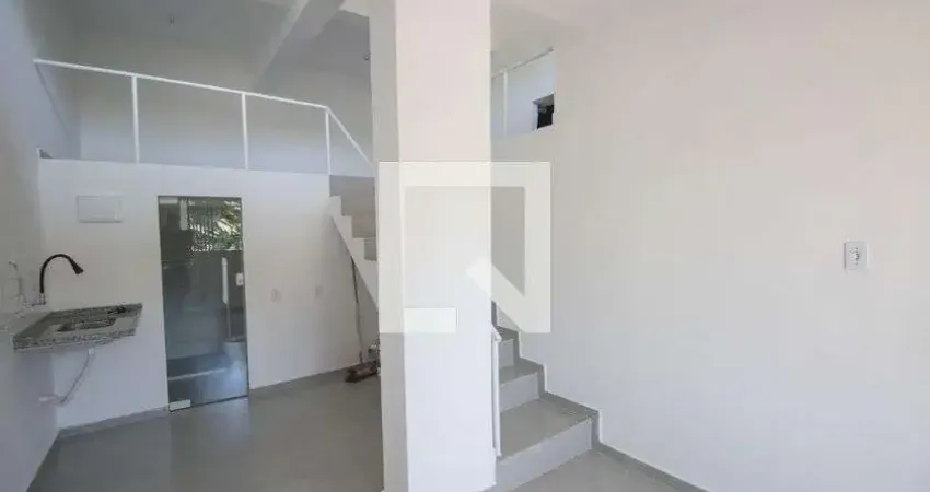 Casa com 1 quarto para alugar na Avenida Presidente Humberto de Alencar Castelo Branco, Zé Garoto, São Gonçalo