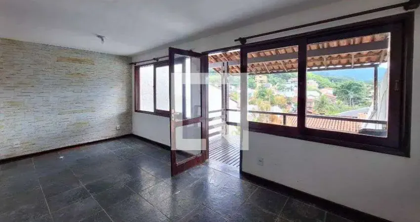 Casa com 3 quartos para alugar na Rua Ferdinando Ognibeni, Maravista, Niterói
