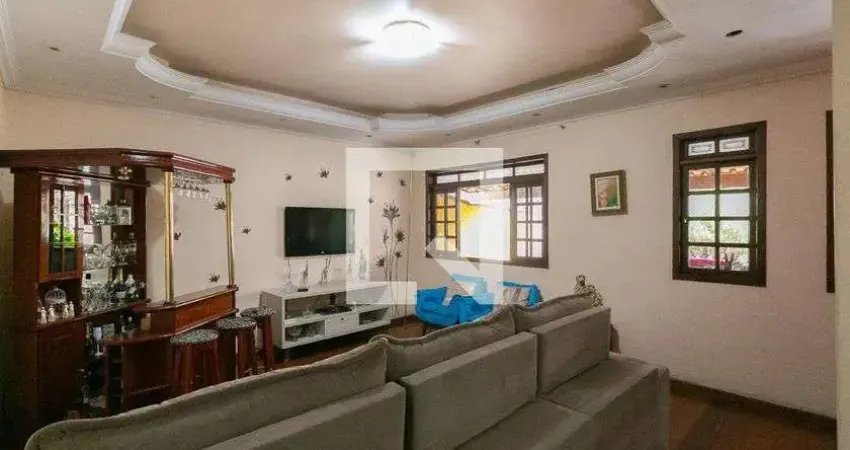 Casa para Aluguel - São João Batista, 3 Quartos, 310 m² - Belo Horizonte