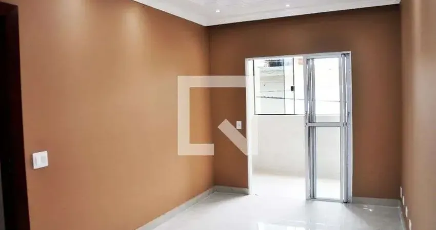 Casa com 2 quartos para alugar na Rua Serra do Cachimbo, Vila Zat, São Paulo