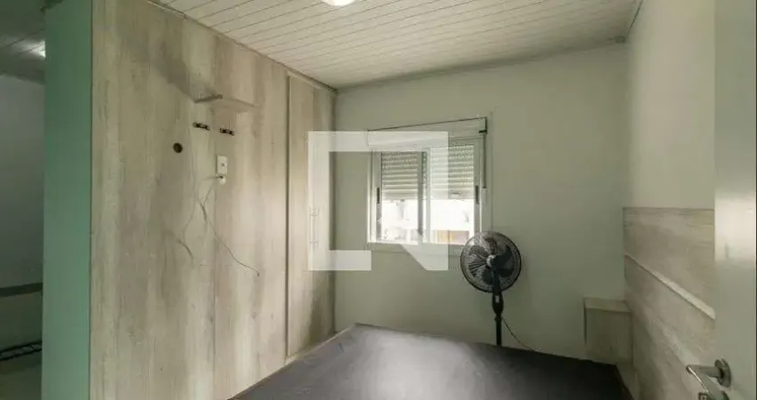 Casa com 1 quarto para alugar na Avenida Senador Salgado Filho, Uberaba, Curitiba