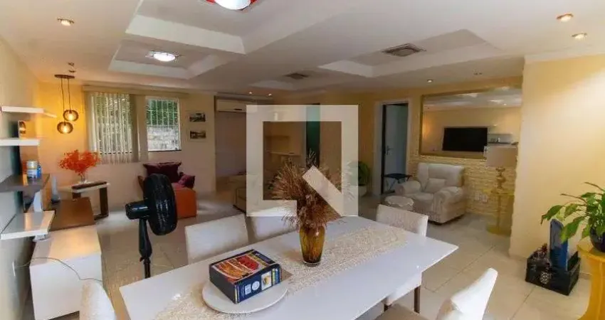 Casa com 3 quartos para alugar na Rua Américo Alves da Costa, Piratininga, Niterói