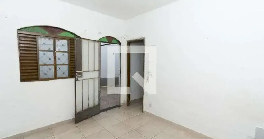 Casa com 1 quarto para alugar na Rua Poatá, Glória, Contagem