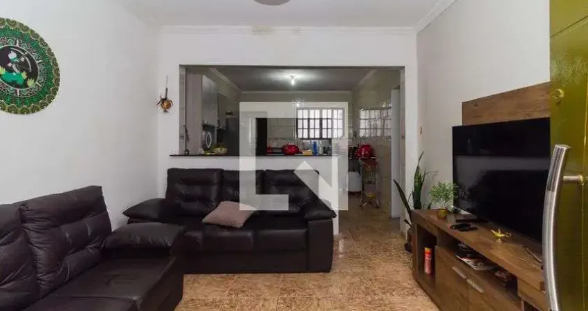 Casa com 2 quartos para alugar na Rua Diogo de Moraes Lara, São Rafael, São Paulo