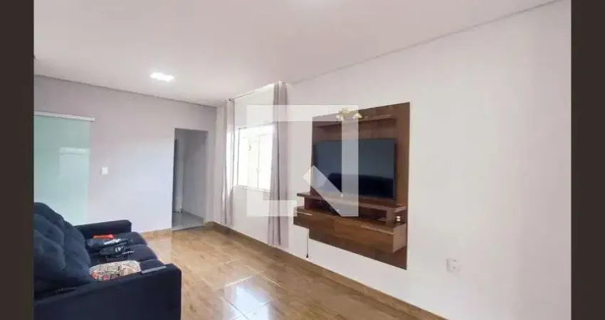 Casa para Aluguel - Betim Industrial, 2 Quartos, 140 m² - Betim