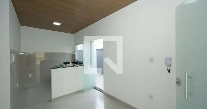 Casa para Aluguel - Bonfim, 2 Quartos, 109 m² - Belo Horizonte