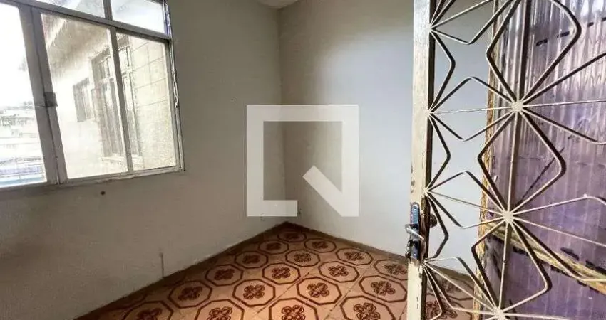 Casa para Aluguel - Bar dos Cavaleiros, 1 Quarto, 100 m² - Duque de Caxias