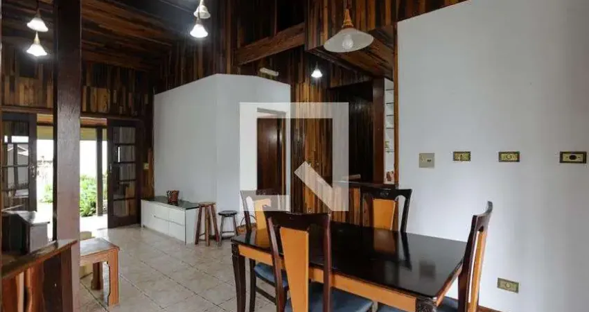 Casa para Aluguel - Jardim Odete, 2 Quartos, 216 m² - Itaquaquecetuba