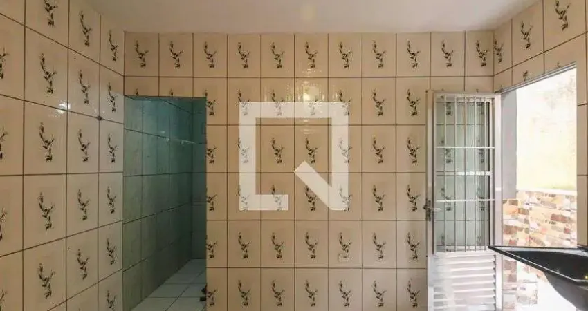 Casa para Aluguel - Cidade Satelite Santa Barbara, 1 Quarto, 63 m² - São Paulo