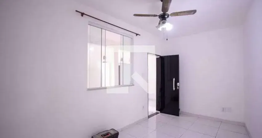 Casa com 2 quartos para alugar na Travessa Leonidia, Zé Garoto, São Gonçalo