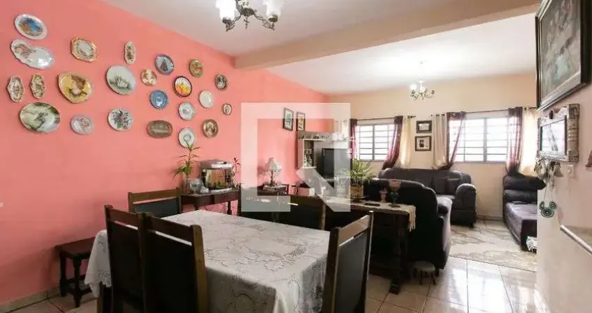 Casa com 3 quartos para alugar na Rua Victório Santim, Itaquera, São Paulo