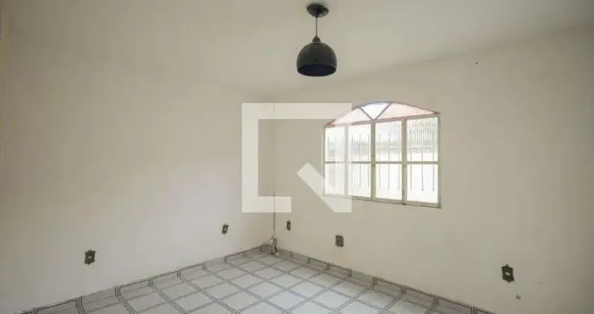 Casa com 3 quartos para alugar na Rua Pirajá, Vila Iara, São Gonçalo