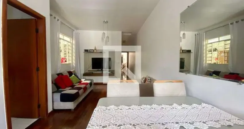 Casa para Aluguel - Buritis, 3 Quartos, 105 m² - Belo Horizonte