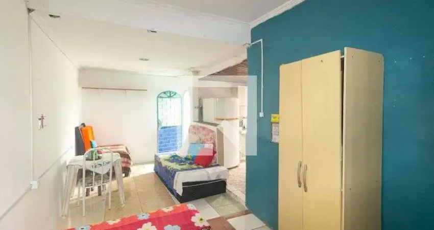 Casa para Aluguel - Campo Grande, 1 Quarto, 50 m² - Rio de Janeiro