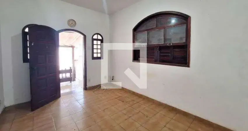 Casa com 3 quartos para alugar na Rua Indígena, São Lourenço, Niterói