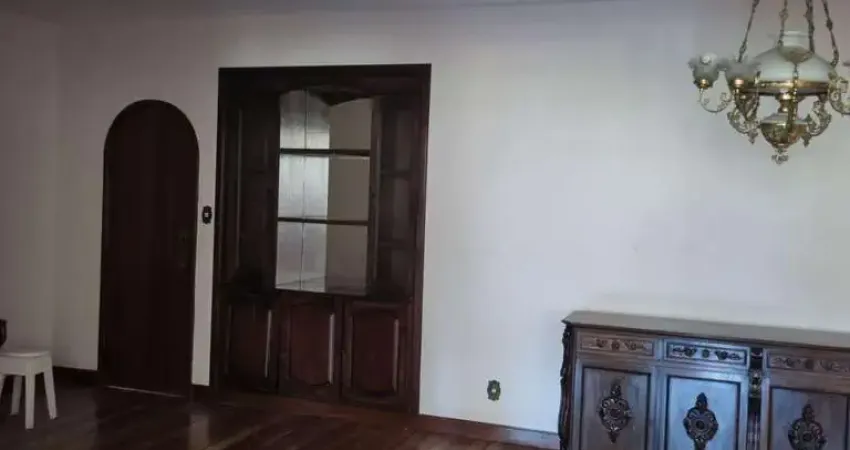 EXCELENTE APARTAMENTO 4/4, 3 VAGAS E LOCALIZAÇÃO PRIVILÉGIADA!