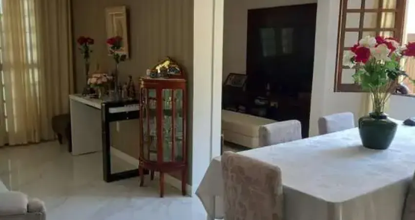 Casa à venda quatro quartos, sendo 03 suítes, 02 master em lauro de freitas