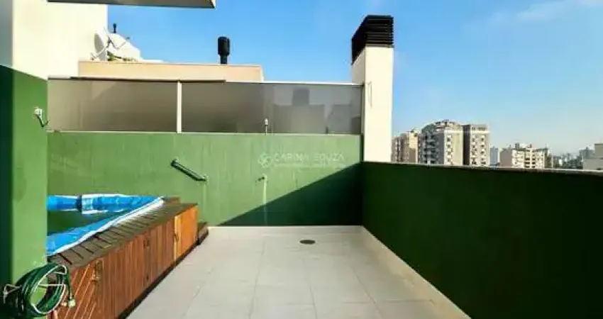 Ampla cobertura plana com piscina no bairro Pátria Nova