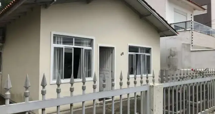 Casa com 3 quartos à venda na Rua Tiradentes, 46, Kobrasol, São José