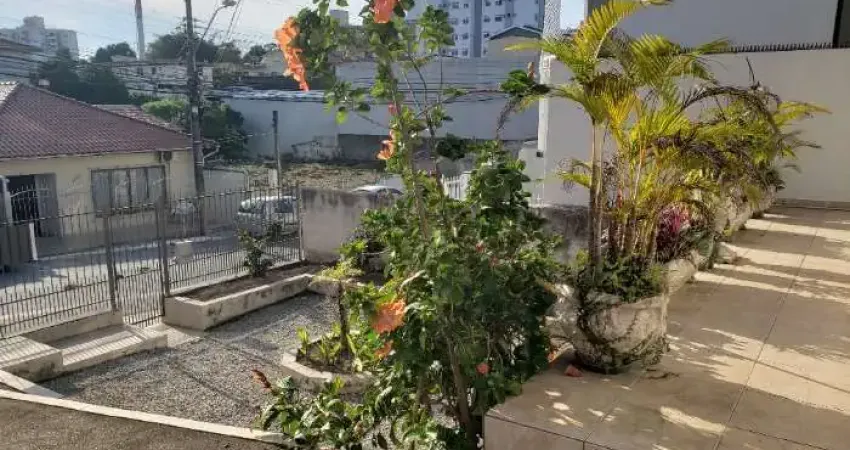 Casa com 2 quartos à venda na Rua Heriberto Hulse, 1183, Barreiros, São José