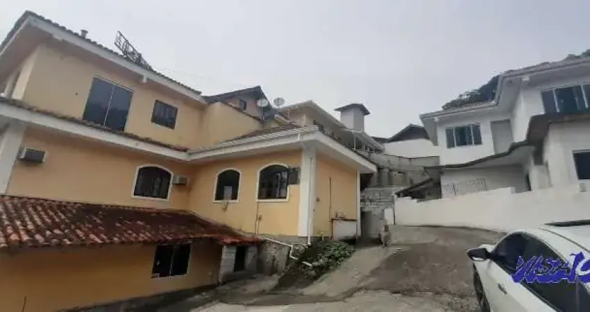 Casa com 13 quartos à venda na Nelson Juvencio Rosa, 99, São Miguel, Biguaçu