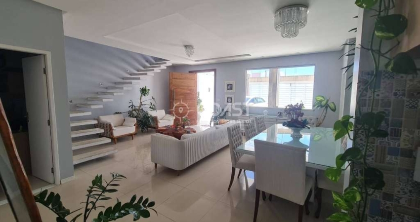 Casa com dois pavimentos (duplex), quatro quartos e 03 suítes, para Alugar na Aruana