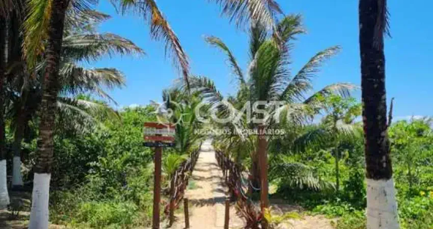 Vendo Excelente Casa com 3/4 em condomínio fechado em frente a praia