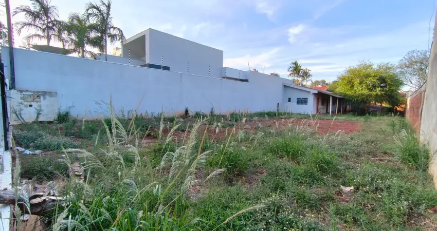Terreno plano, cercado, próximo à avenida pedro taques, excelente para casas de alto padrão