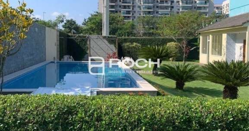 Vendo Casa Ampla com 3 Quartos em Condomínio Fechado