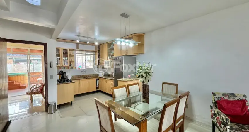 Casa 3 dorms à venda Rua Raymundo Luiz Marinho Filho, Parque Santa Fé - Porto Alegre