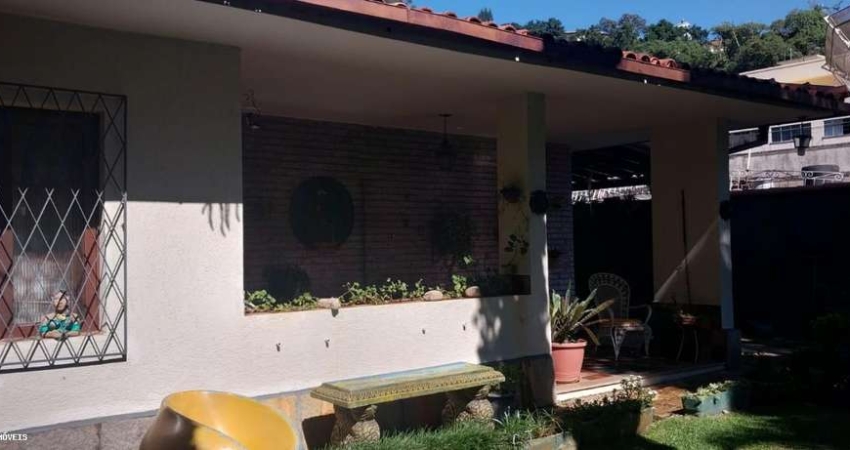 Casa para Venda em Teresópolis, São Pedro, 3 dormitórios, 1 suíte, 3 banheiros, 1 vaga
