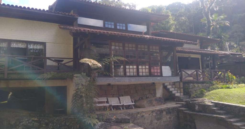 Casa para Venda em Teresópolis, Parque do Ingá, 3 dormitórios, 1 suíte, 2 banheiros, 8 vagas
