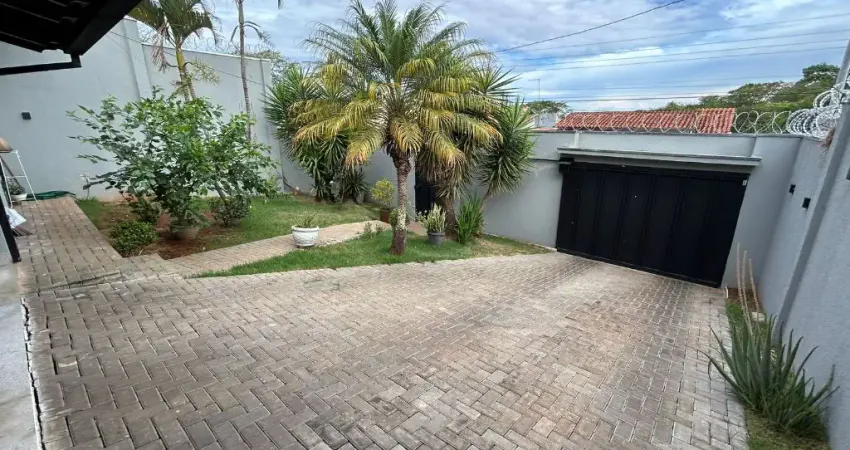 Casa com 3 quartos à venda na Rua das Azaléias, 11111, Cidade Jardim, Uberlândia