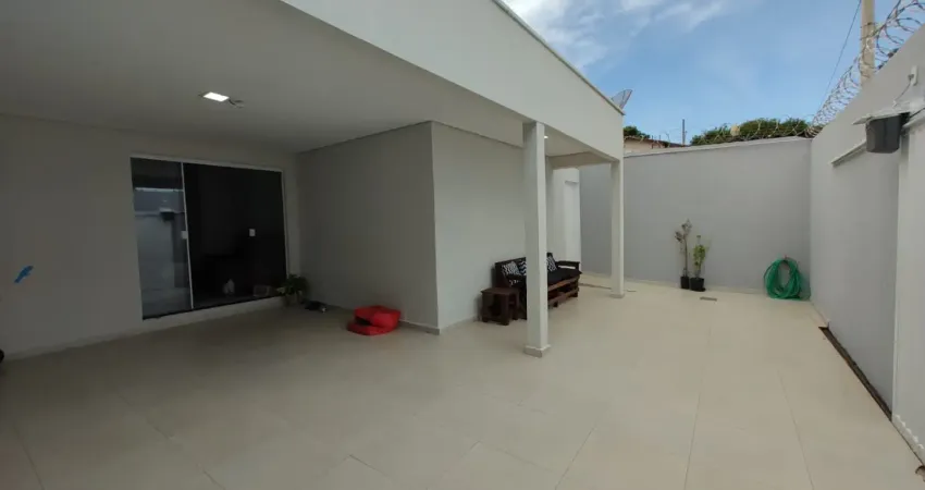 Linda casa localização privilegiada a 5 minutos do center shopping