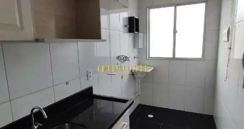 Apartamento à venda com 2 dormitórios, cozinha com armário e sala com painel de TV no Condomínio Parque Selleto em Suzano - SP