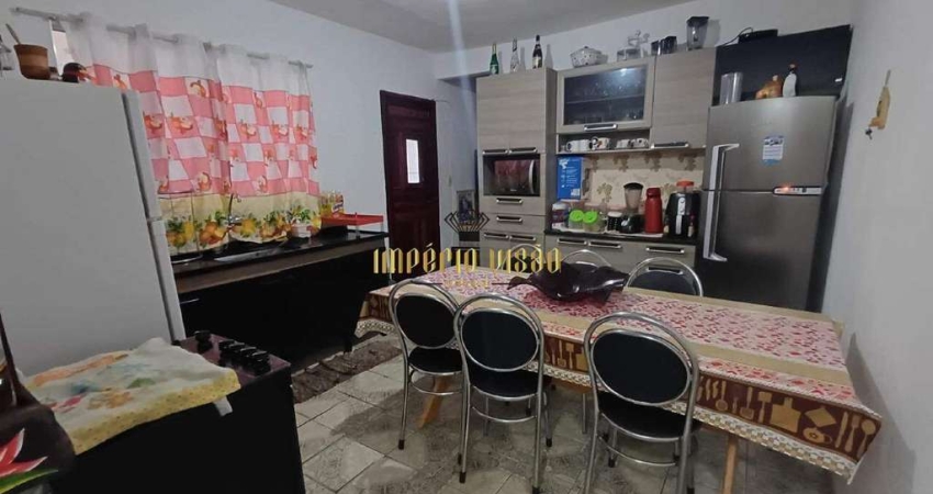 Sobrado à venda com 4 dormitórios, 2 cozinhas e quintal amplo no Jardim Varam - Suzano - SP