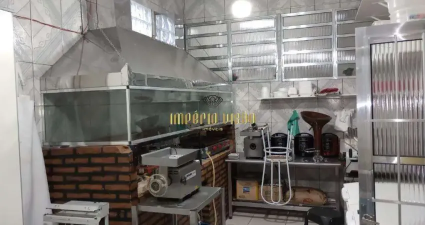 Sobrado com 231m² à venda com 2 Dormitórios e Cozinha Industrial no bairro Vila Urupês - Suzano-SP