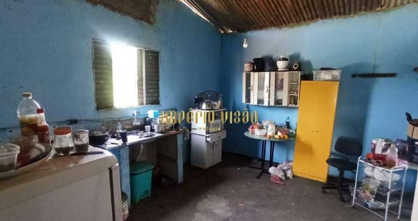 Sobrado à venda com 3 dormitórios e salão amplo no andar inferior no bairro Vila Barros - Suzano - SP
