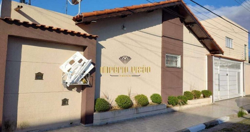 Casa à venda com 3 Dormitórios, sendo 1 Suíte e Churrasqueira no Jardim Imperador - Suzano - SP