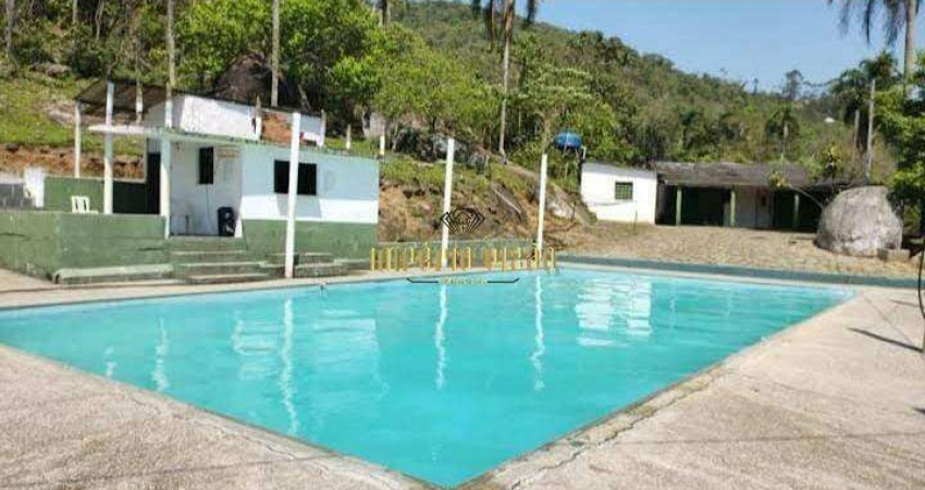 Chácara ampla com piscinas, churrasqueiras e 3 lagos de pesca no bairro Chácara Sete Cruzes - Suzano - SP