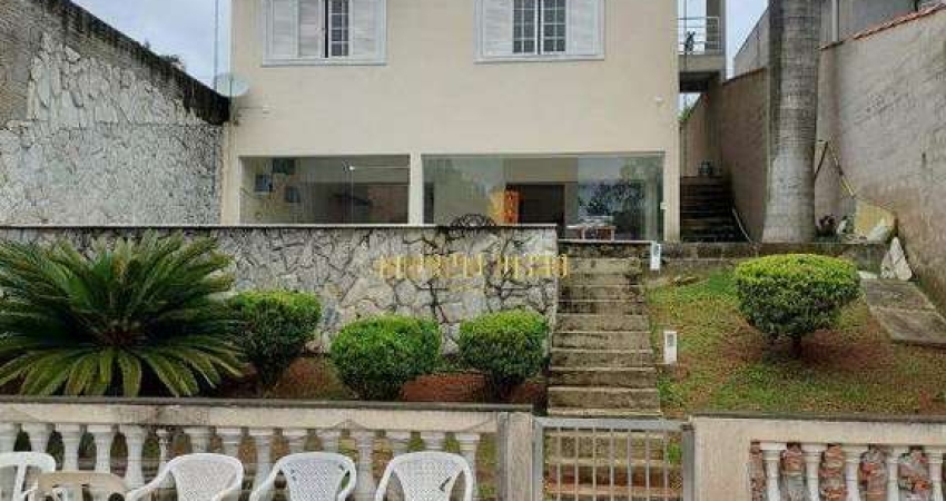 Sobrado à venda com 4 dormitórios, piscina e área gourmet no bairro Vila Áurea em Poá - SP.