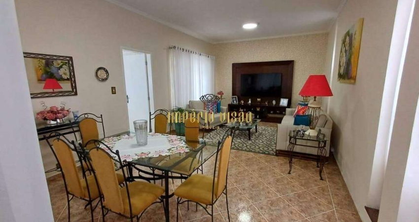 Casa térrea com salão comercial no Centro de Suzano-SP.