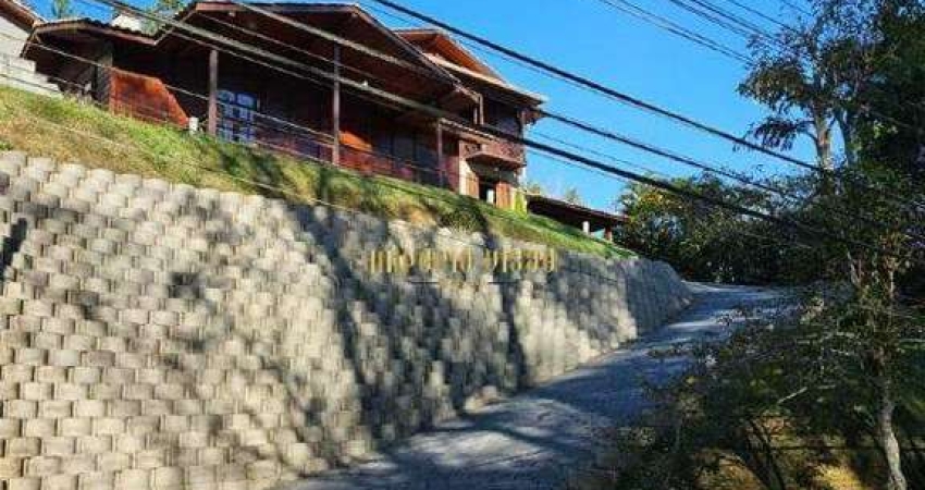 Casa Mobiliada para Aluguel com 5 Dormitórios, sendo 3 Suítes, Bar, Churrasqueira e Piscina no Condomínio Arujá Hills 1 - Arujá-SP