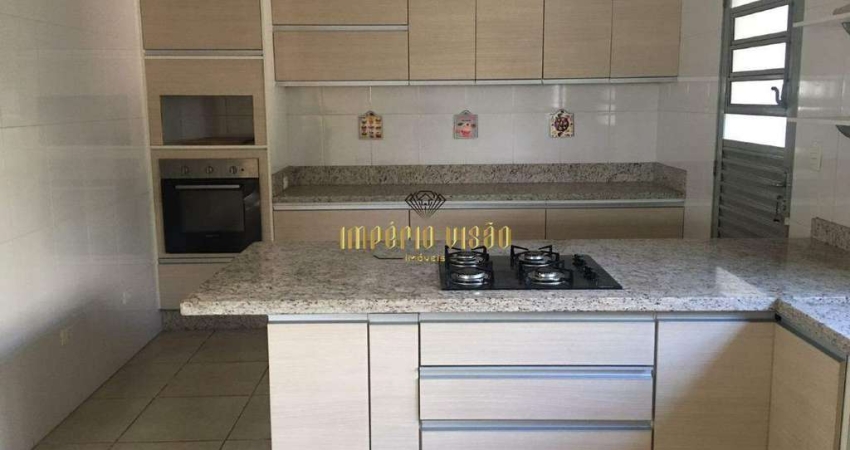 Casa triplex e um sobrado amplo à venda no bairro Cidade Edson, Suzano - SP.