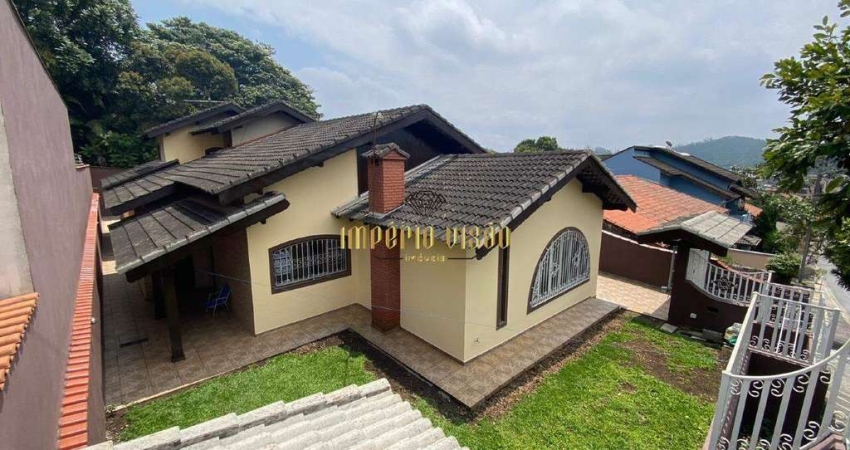 Casa de Alto Padrão com 4 dormitórios à venda no Centro de Ribeirão Pires-SP.
