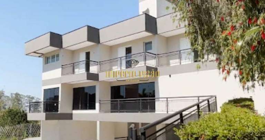 Casa de Alto Padrão à venda com 4 Dormitórios, sendo 2 Suítes, Piscina e Área Gourmet no Condomínio Arujazinho III - Arujá-SP