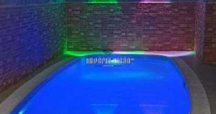 Excelente Sobrado à venda com 3 Dormitórios, sendo 1 Suíte, Piscina e Churrasqueira no bairro Jardim Áurea - Poá-SP.
