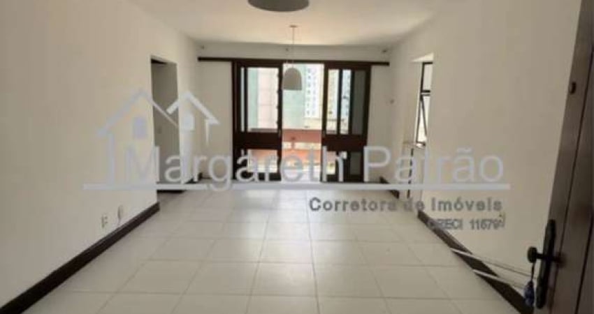 Apartamento 3 quartos espaçoso com dependência na Barra.